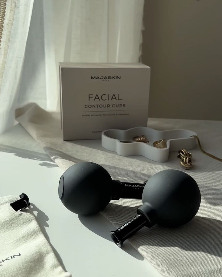 Majaskin Facial Contour Cups im Sonnenlicht